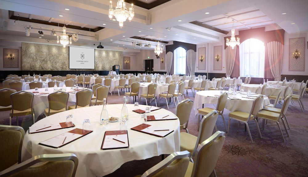 Clontarf Castle Hotel — Hotel building in Dublin, Dublin City