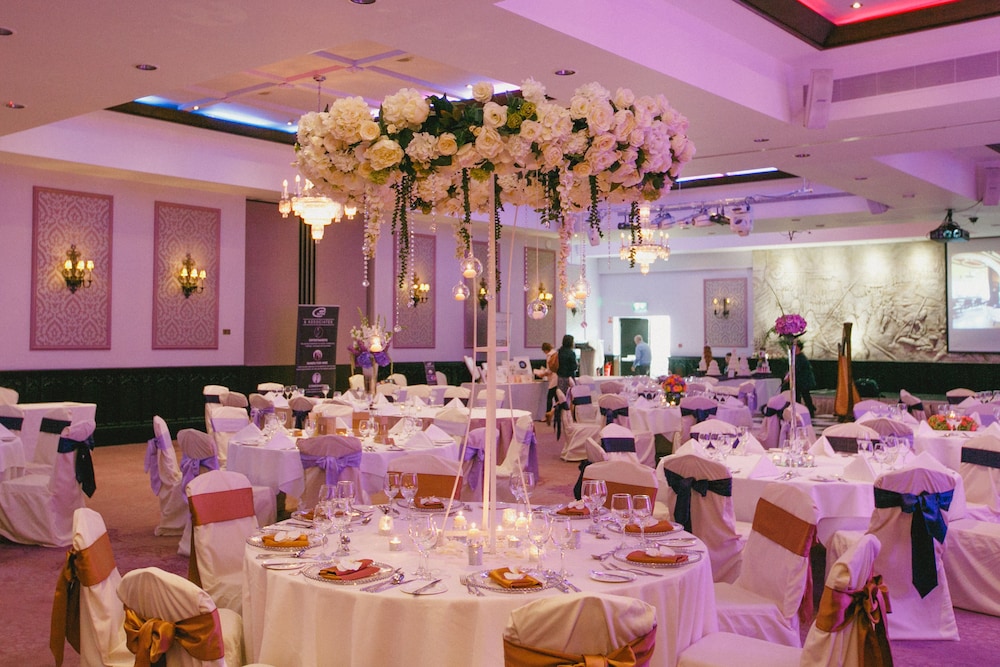 Clontarf Castle Hotel — Hotel building in Dublin, Dublin City