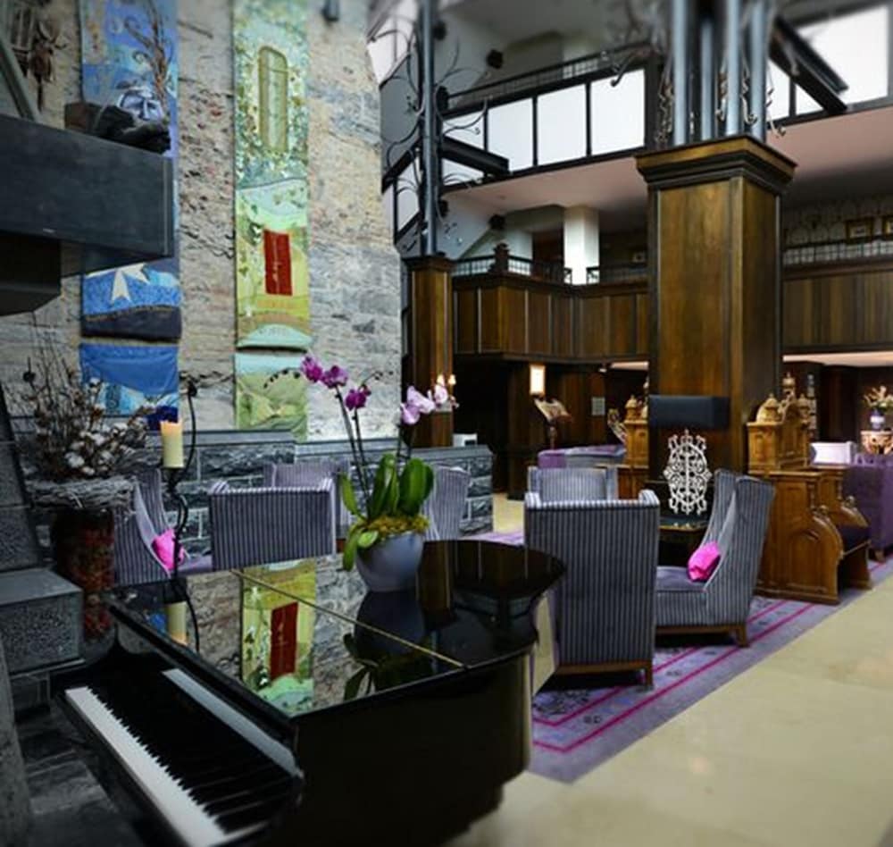 Clontarf Castle Hotel — Hotel building in Dublin, Dublin City
