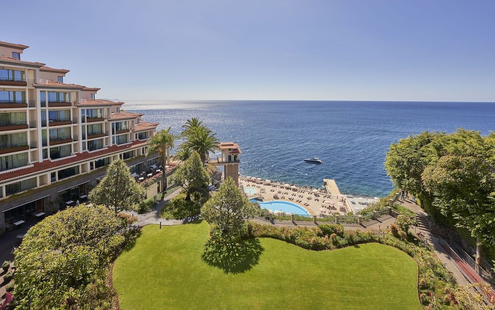 The Cliff Bay, by PortoBay