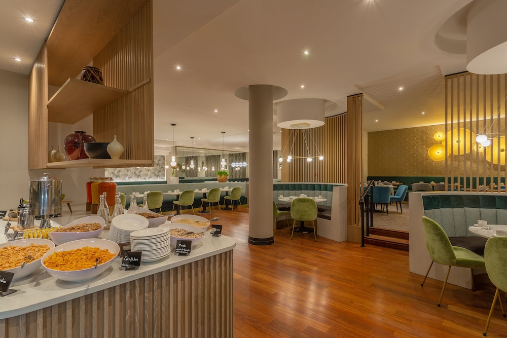 Crowne Plaza Dublin Airport by IHG — Restaurant & bars in Dublin, Dublin City