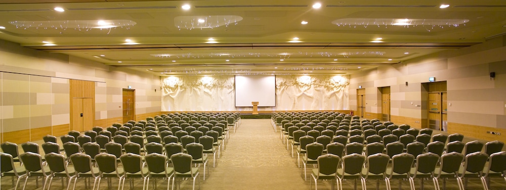 Crowne Plaza Dublin Airport by IHG — Hotel building in Dublin, Dublin City
