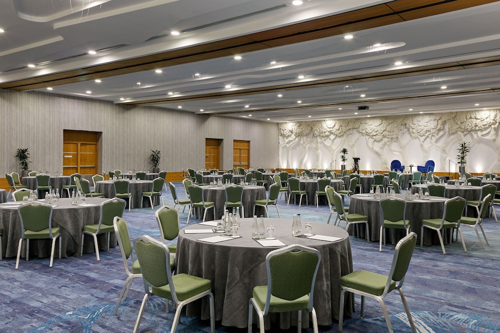 Crowne Plaza Dublin Airport by IHG — Restaurant & bars in Dublin, Dublin City