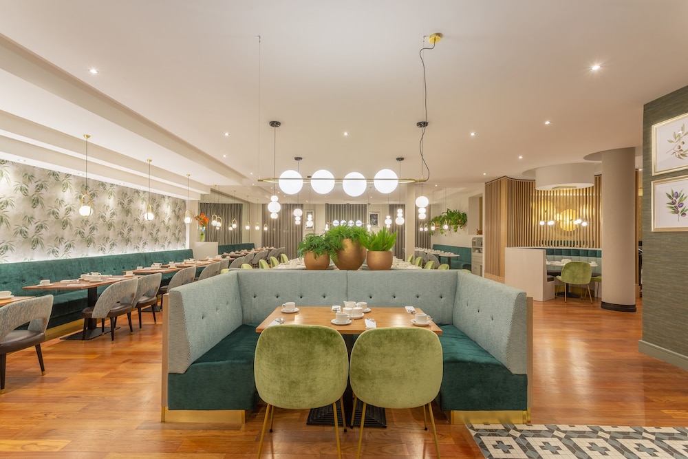 Crowne Plaza Dublin Airport by IHG — Restaurant & bars in Dublin, Dublin City