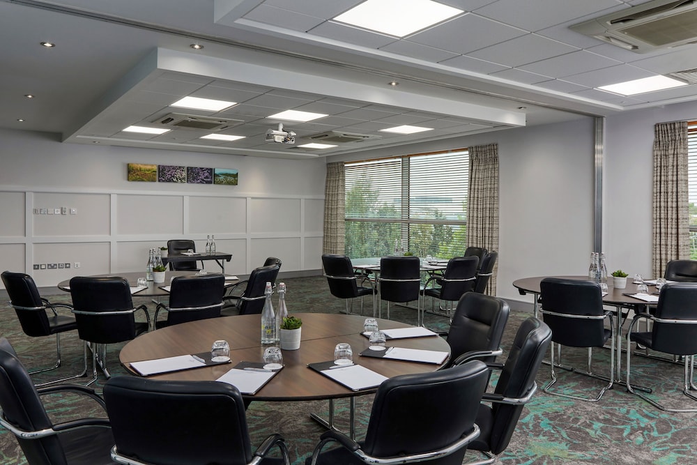 Crowne Plaza Hotel Blanchardstown by IHG — Hotel building in Dublin, Dublin City