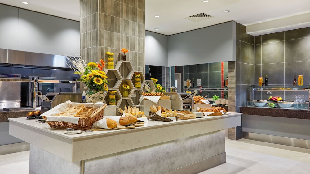 Crowne Plaza Hotel Blanchardstown by IHG — Restaurant & bars in Dublin, Dublin City