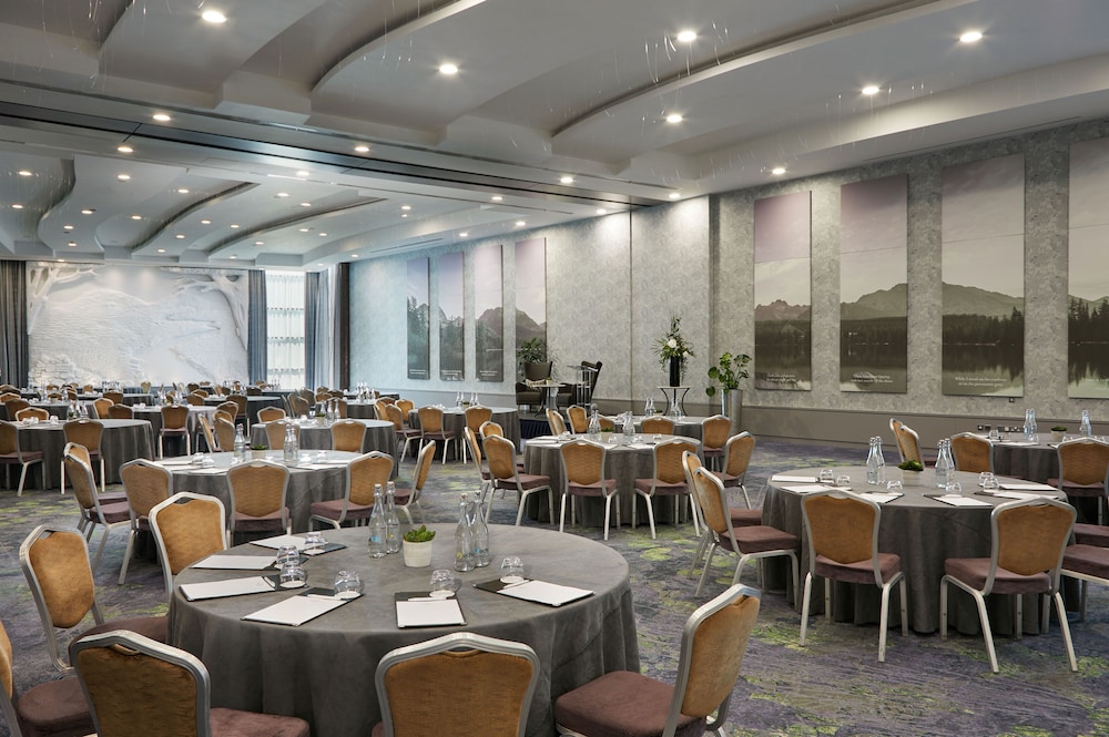 Crowne Plaza Hotel Blanchardstown by IHG — Restaurant & bars in Dublin, Dublin City