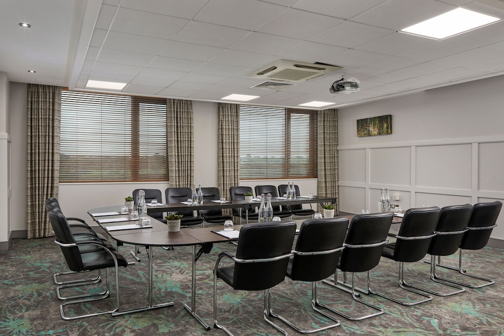 Crowne Plaza Hotel Blanchardstown by IHG — Hotel building in Dublin, Dublin City