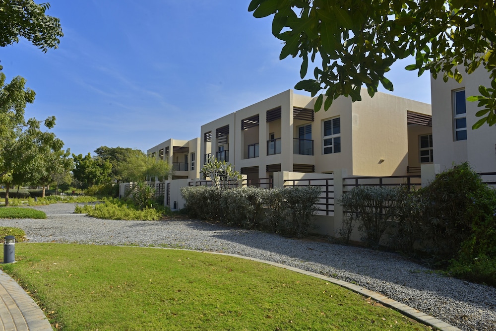 Jannah Hotel Apartments & Villas — Hotel building in Ras al Khaimah
