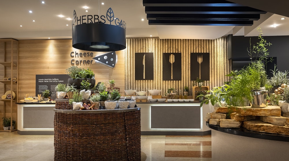 Valamar Diamant Hotel — Restaurant & bars in Poreč, Istria
