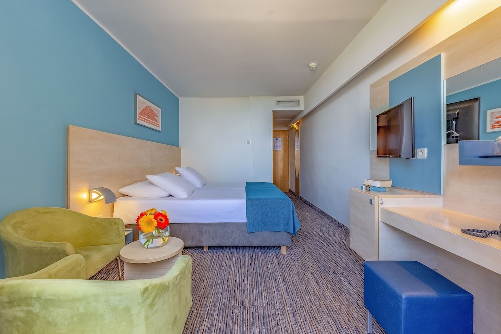 Valamar Diamant Hotel — Hotel rooms in Poreč, Istria