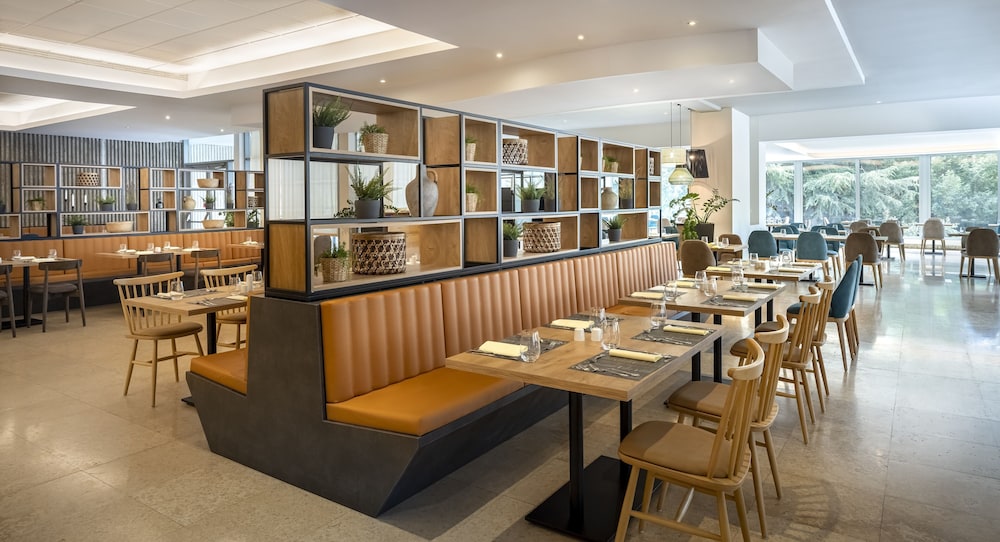 Valamar Diamant Hotel — Restaurant & bars in Poreč, Istria