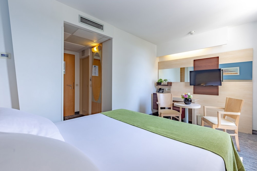 Valamar Diamant Hotel — Hotel rooms in Poreč, Istria