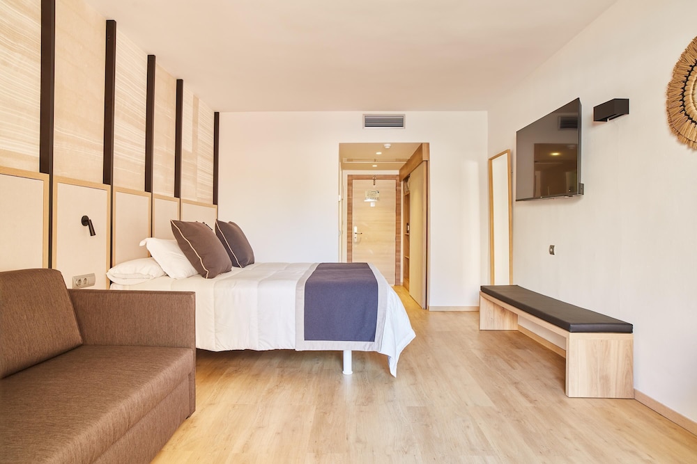 Invisa Hotel Club Cala Blanca — Hotel rooms in Santa Eulalia, Balearic Islands
