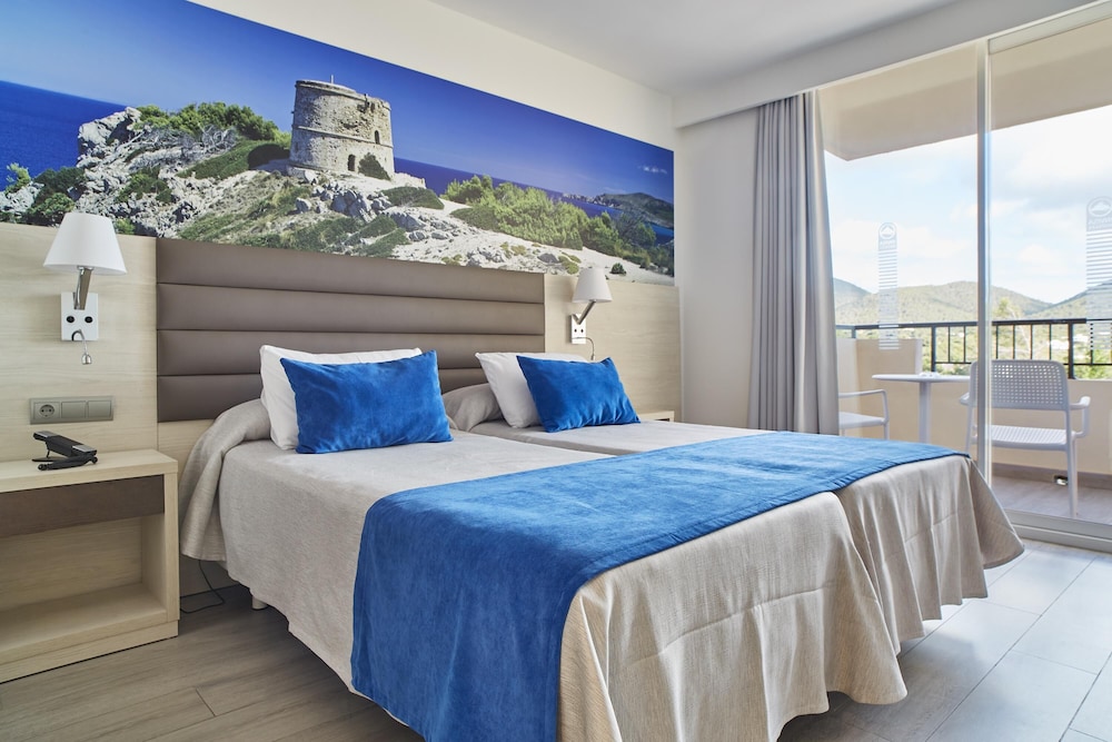 Invisa Hotel Club Cala Blanca — Hotel rooms in Santa Eulalia, Balearic Islands