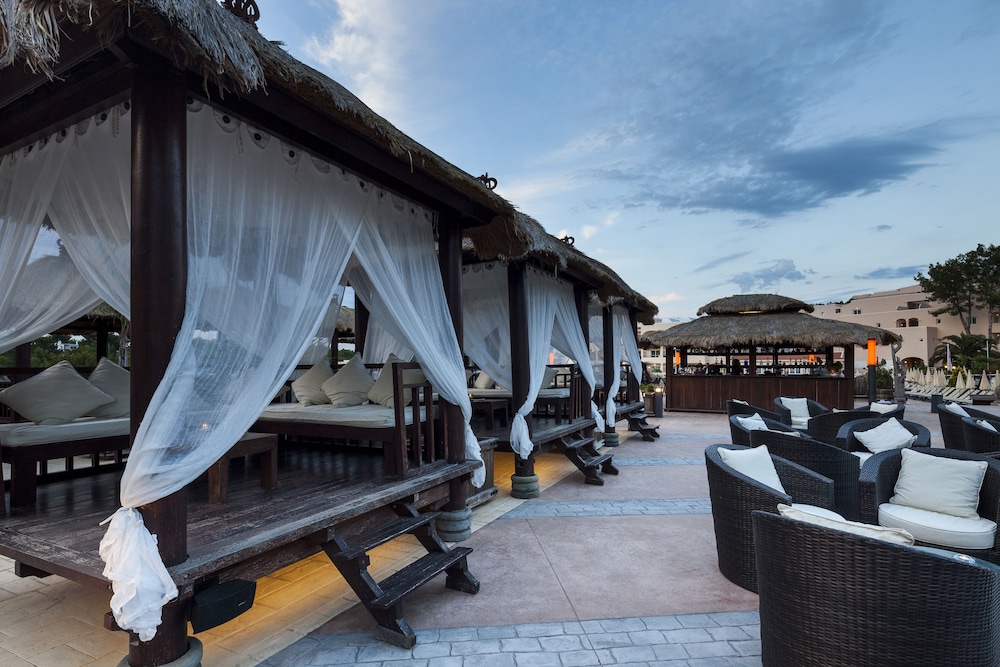 Invisa Hotel Club Cala Blanca — Restaurant & bars in Santa Eulalia, Balearic Islands