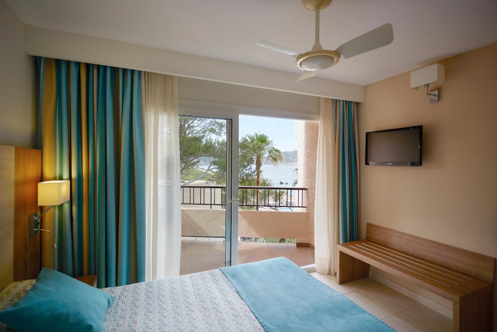 Invisa Hotel Club Cala Blanca — Hotel rooms in Santa Eulalia, Balearic Islands