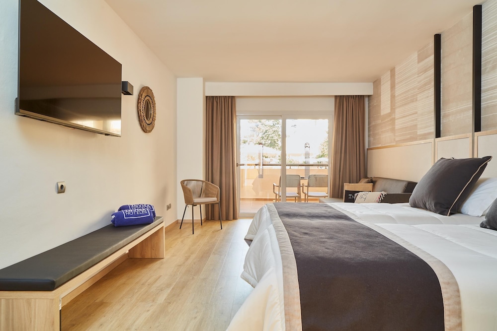Invisa Hotel Club Cala Blanca — Hotel rooms in Santa Eulalia, Balearic Islands