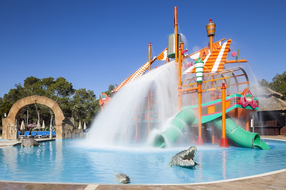 Invisa Hotel Club Cala Blanca — Swimming pool in Santa Eulalia, Balearic Islands