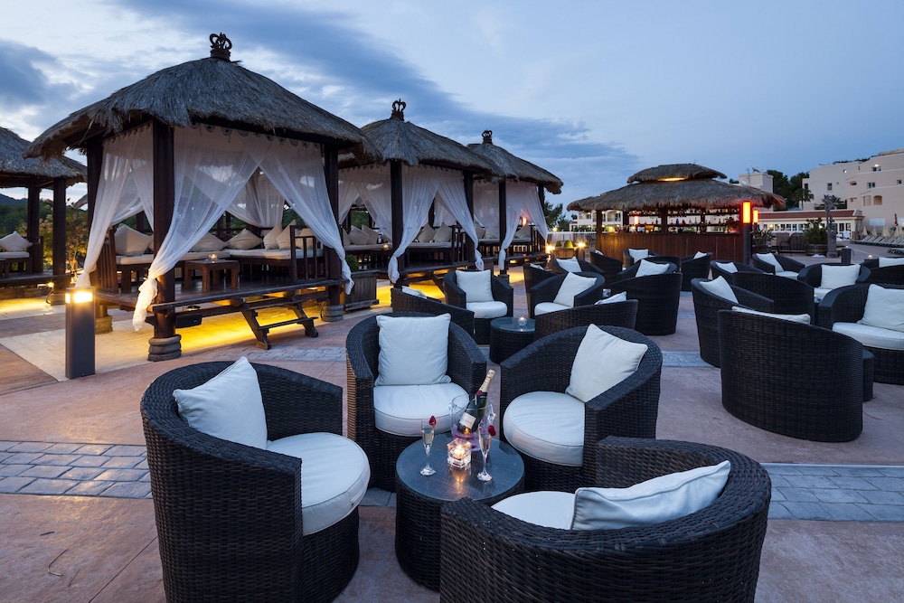 Invisa Hotel Club Cala Blanca — Restaurant & bars in Santa Eulalia, Balearic Islands