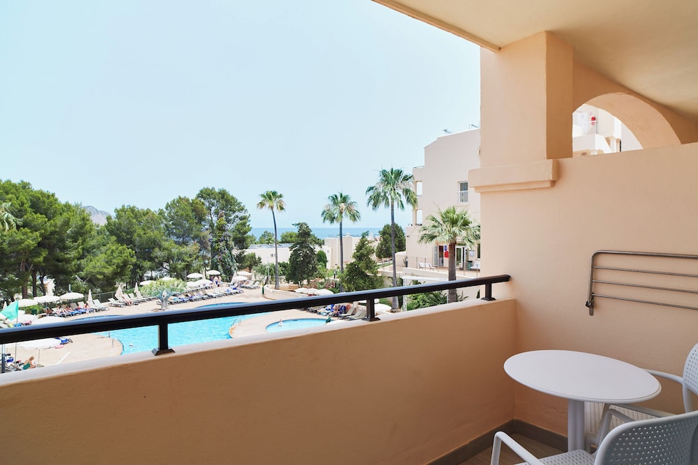 Invisa Hotel Club Cala Blanca — Hotel rooms in Santa Eulalia, Balearic Islands
