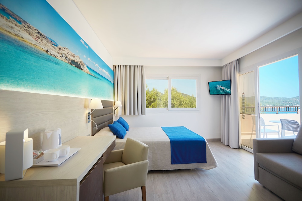 Invisa Hotel Club Cala Blanca — Hotel rooms in Santa Eulalia, Balearic Islands