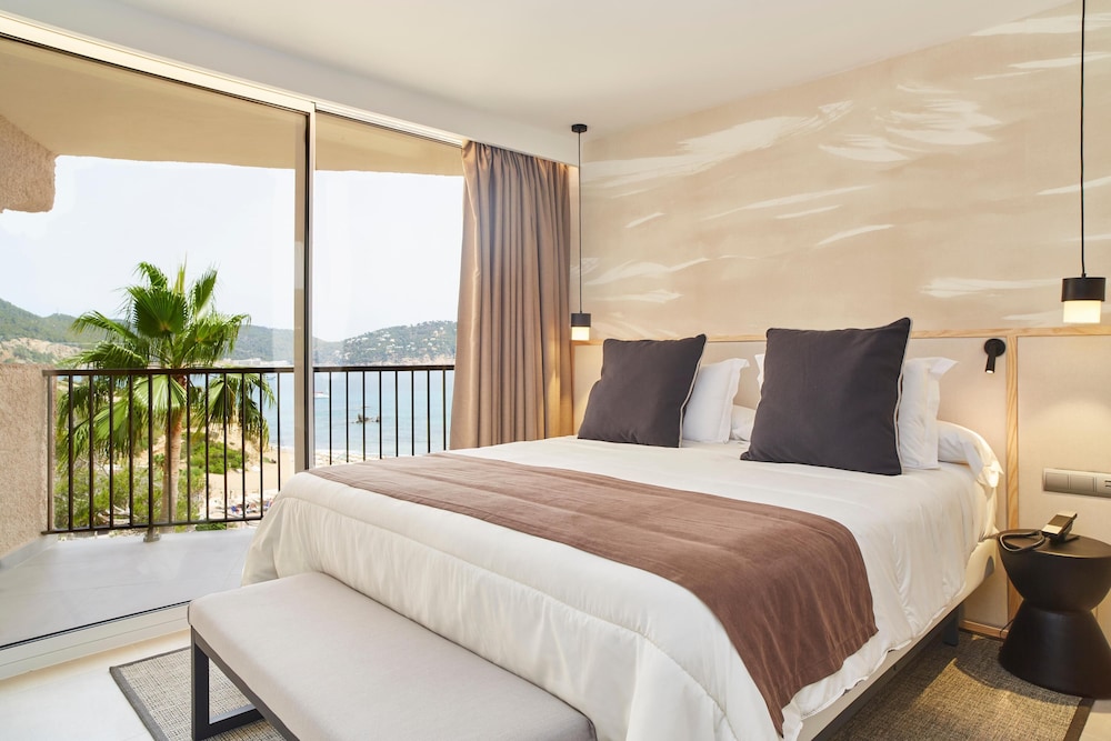 Invisa Hotel Club Cala Blanca — Hotel rooms in Santa Eulalia, Balearic Islands