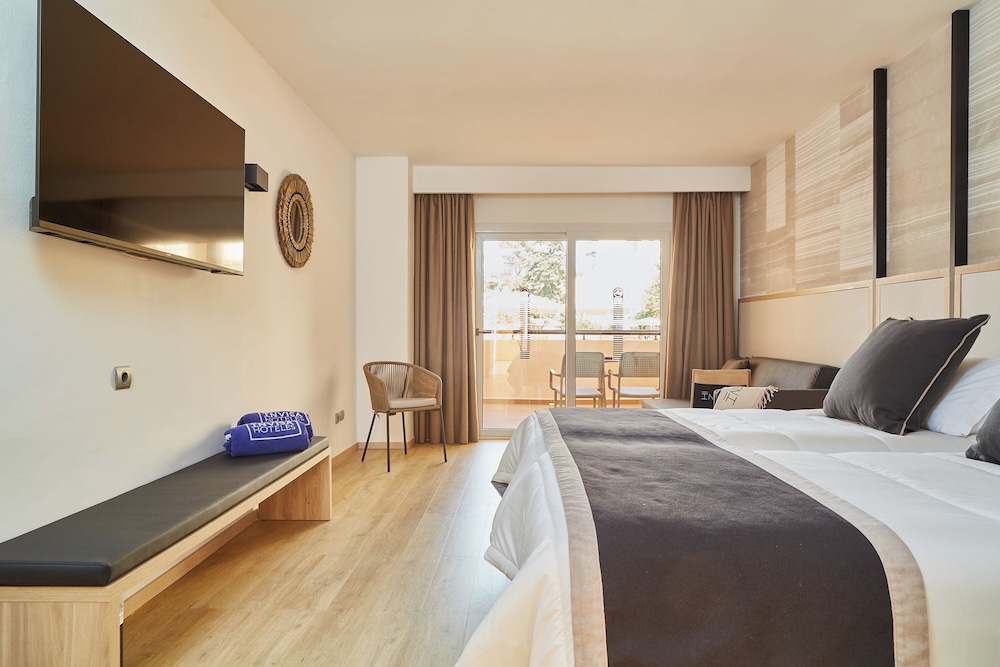 Invisa Hotel Club Cala Blanca — Hotel rooms in Santa Eulalia, Balearic Islands