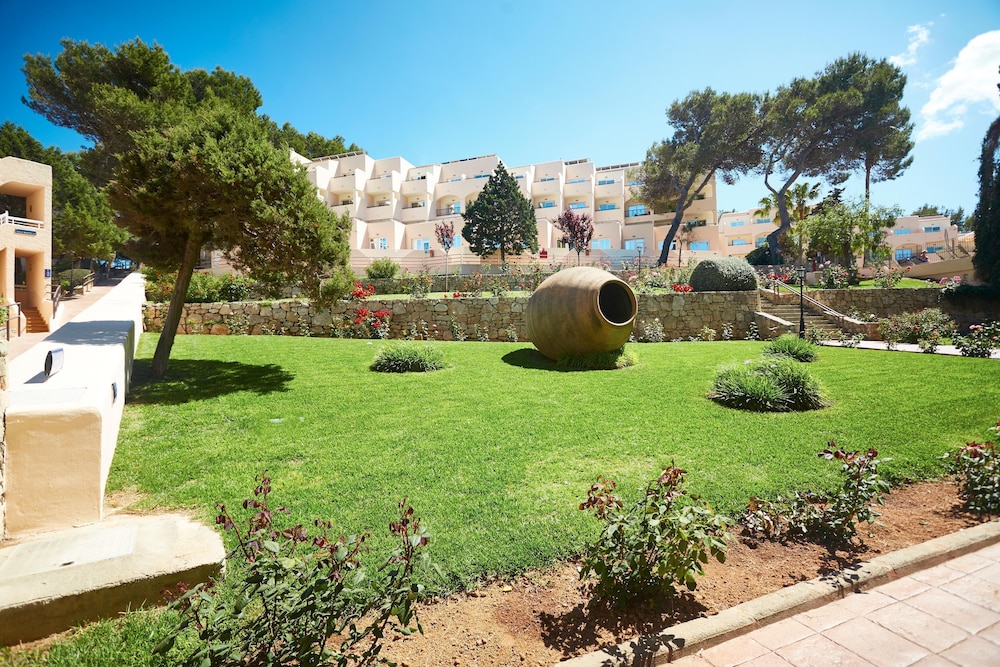 Invisa Hotel Club Cala Blanca — Hotel building in Santa Eulalia, Balearic Islands