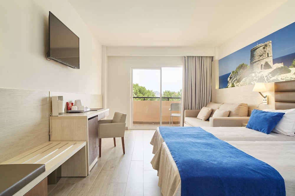 Invisa Hotel Club Cala Blanca — Hotel rooms in Santa Eulalia, Balearic Islands