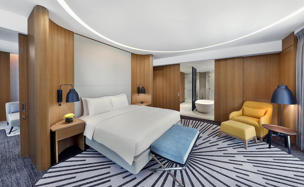 DoubleTree by Hilton Dubai - Business Bay — Hotel rooms in Dubai
