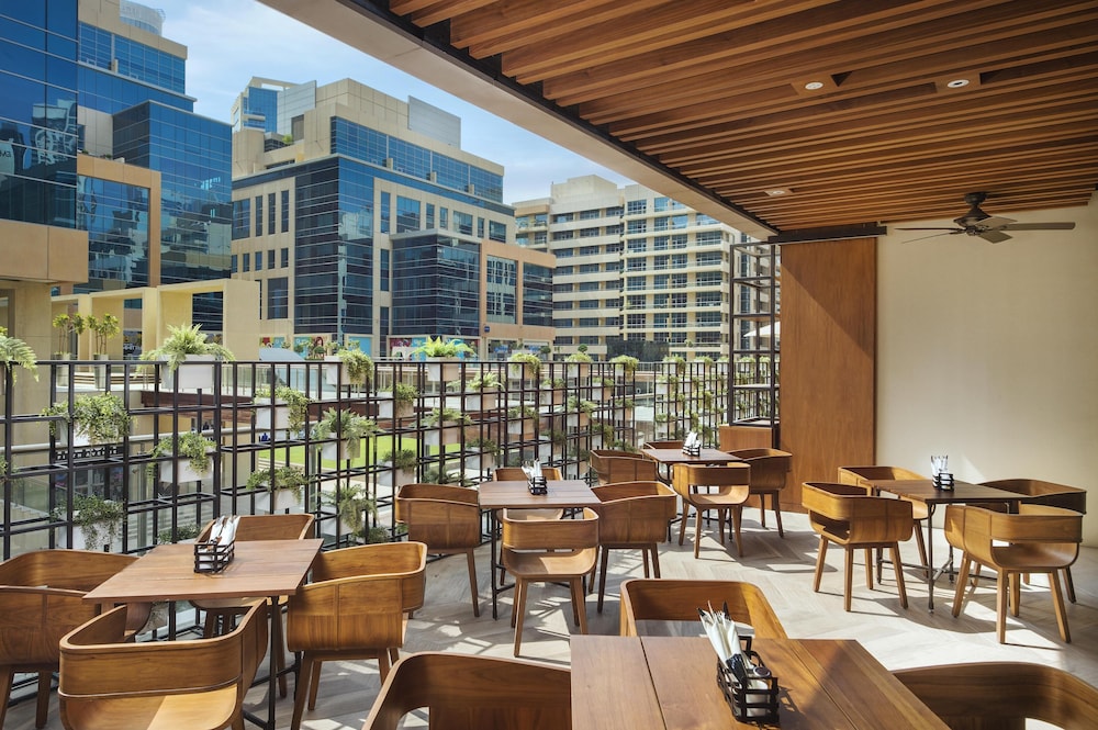 DoubleTree by Hilton Dubai - Business Bay — Restaurant & bars in Dubai