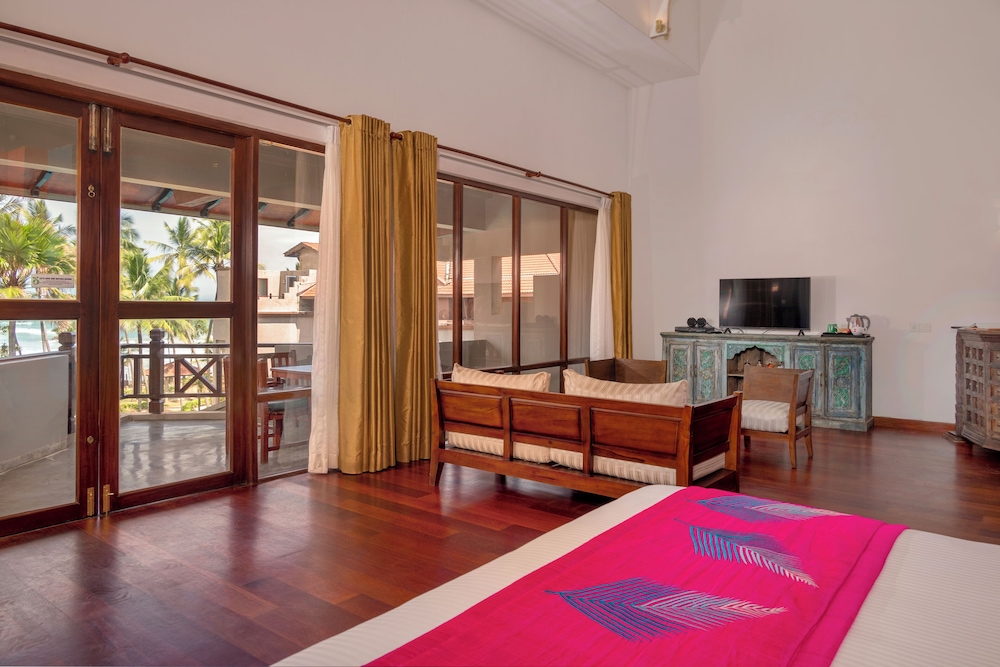 Royal Palms Beach Hotel — Hotel rooms in Wadduwa