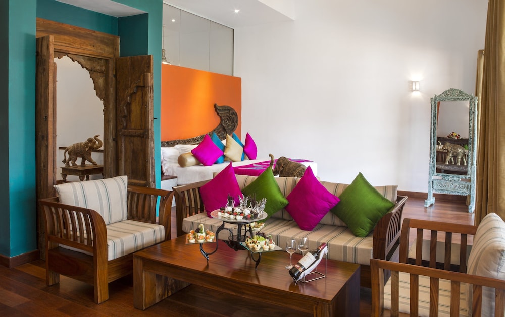 Royal Palms Beach Hotel — Hotel rooms in Wadduwa