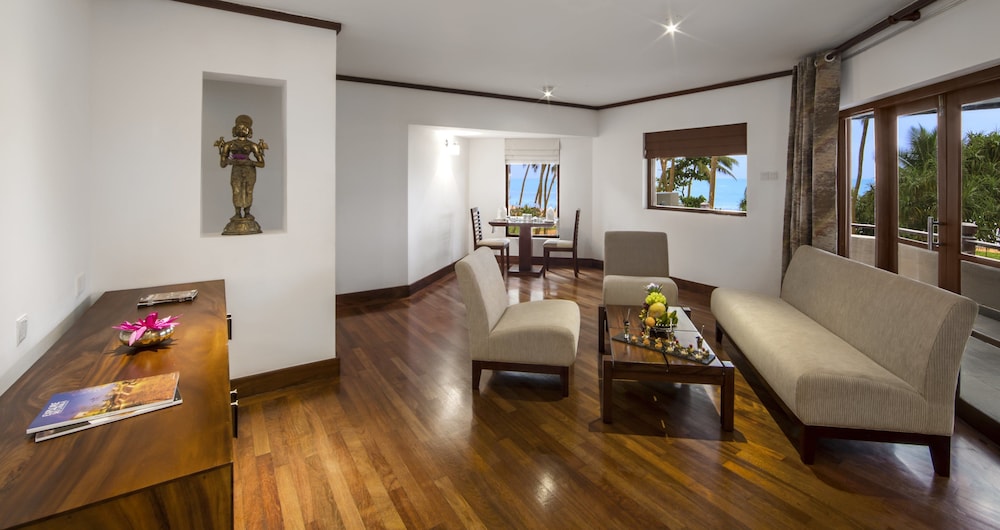 Royal Palms Beach Hotel — Hotel rooms in Wadduwa