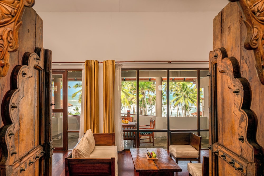 Royal Palms Beach Hotel — Hotel rooms in Wadduwa