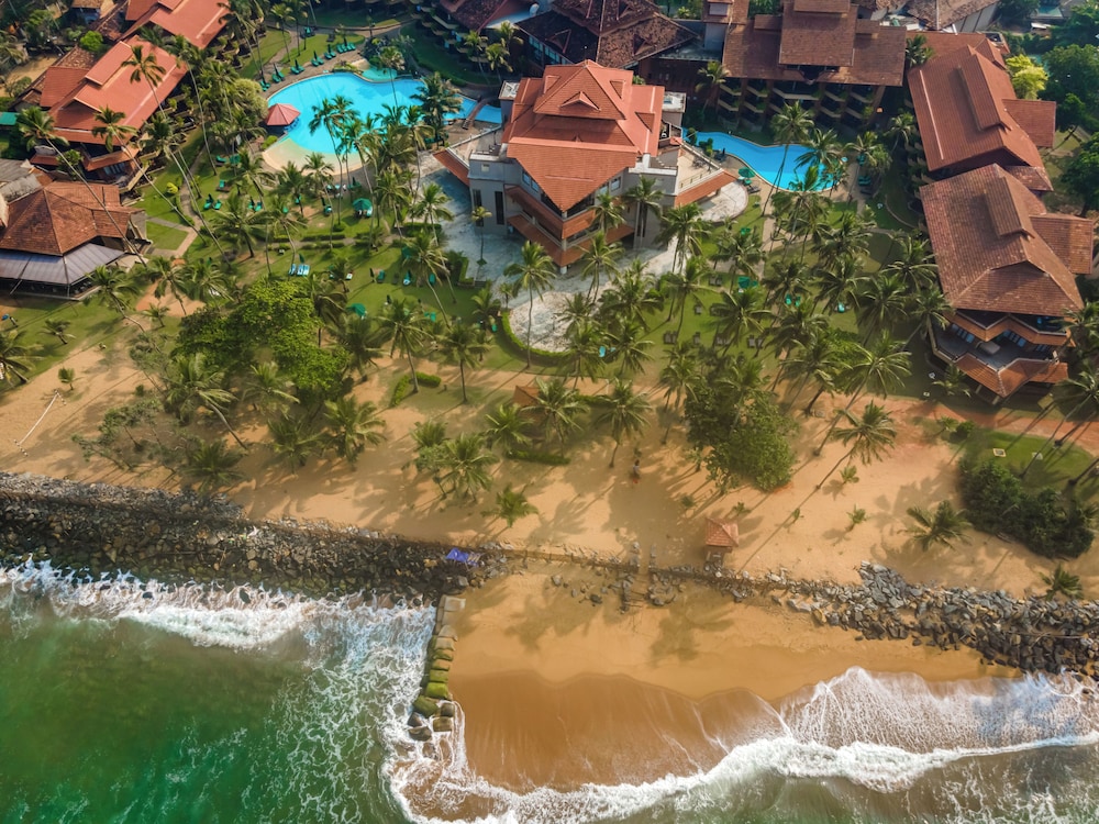 Royal Palms Beach Hotel — Beach in Wadduwa
