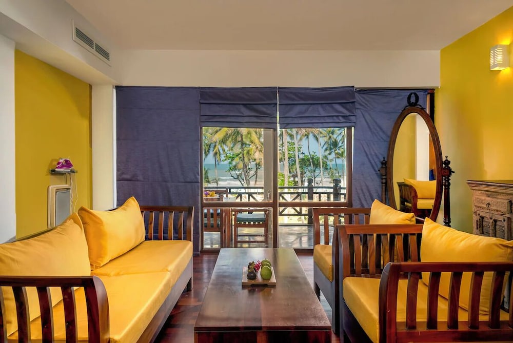 Royal Palms Beach Hotel — Hotel rooms in Wadduwa