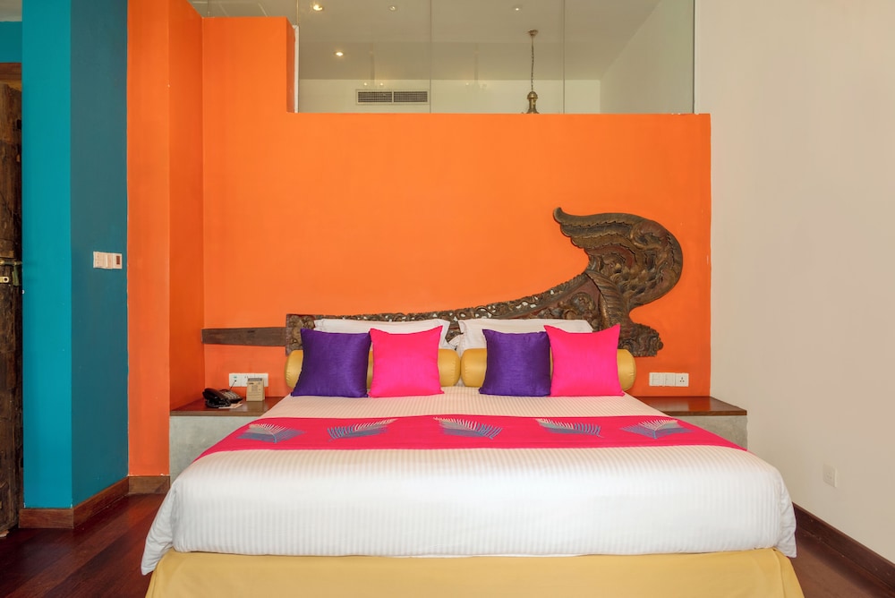 Royal Palms Beach Hotel — Hotel rooms in Wadduwa