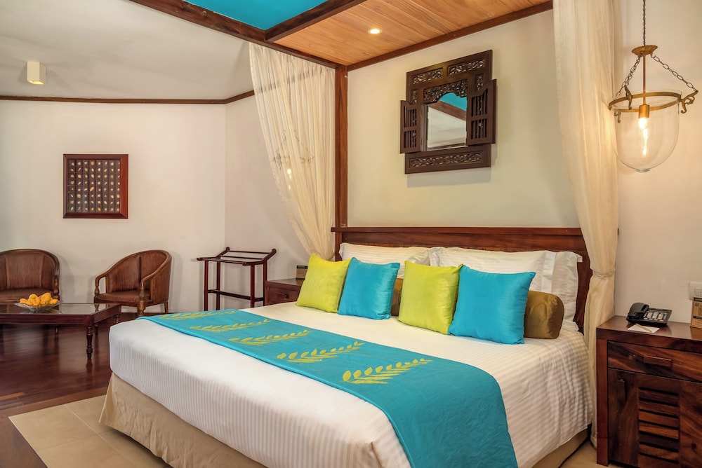 Royal Palms Beach Hotel — Hotel rooms in Wadduwa