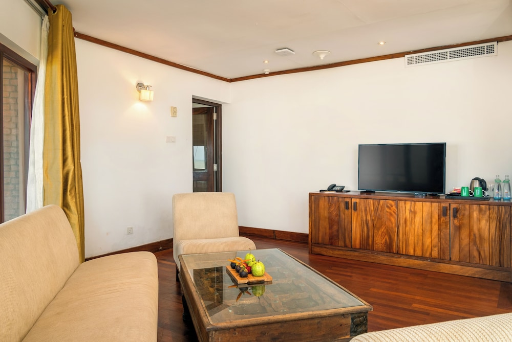 Royal Palms Beach Hotel — Hotel rooms in Wadduwa
