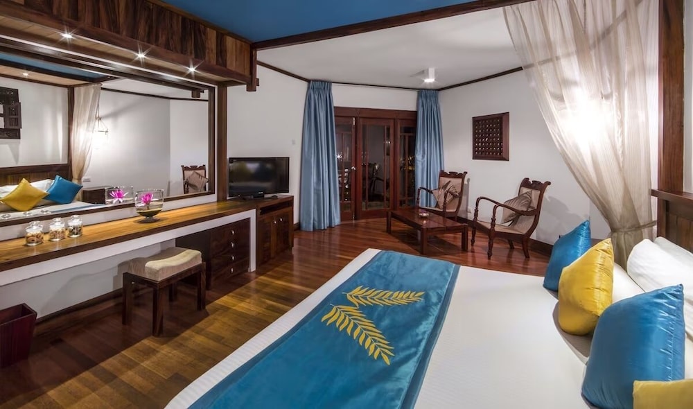 Royal Palms Beach Hotel — Hotel rooms in Wadduwa