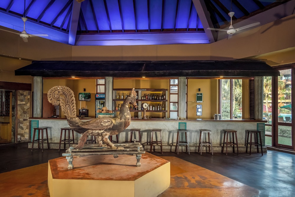 Royal Palms Beach Hotel — Restaurant & bars in Wadduwa