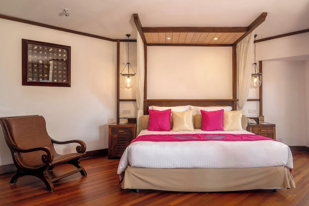 Royal Palms Beach Hotel — Hotel rooms in Wadduwa