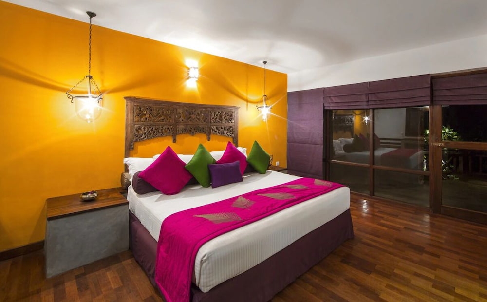 Royal Palms Beach Hotel — Hotel rooms in Wadduwa