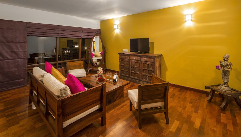 Royal Palms Beach Hotel — Hotel rooms in Wadduwa