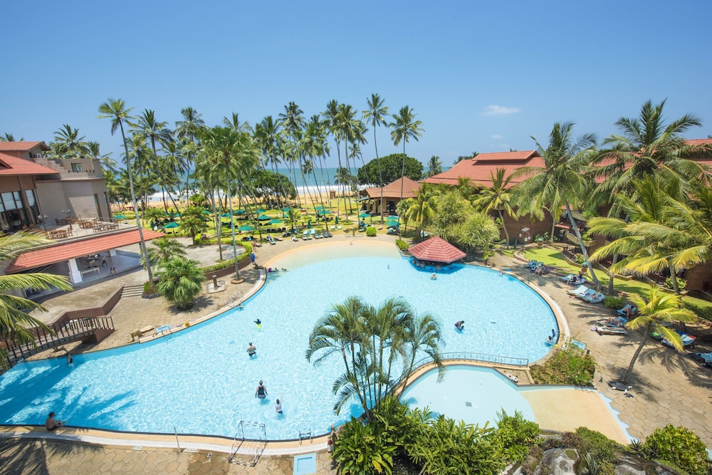 Royal Palms Beach Hotel — Swimming pool in Wadduwa