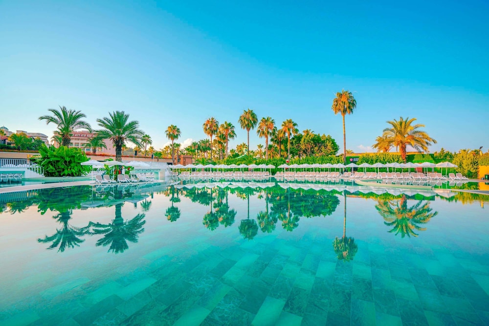 Arycanda Kirman Premium - Ultra All Inclusive — Swimming pool in Okurcalar