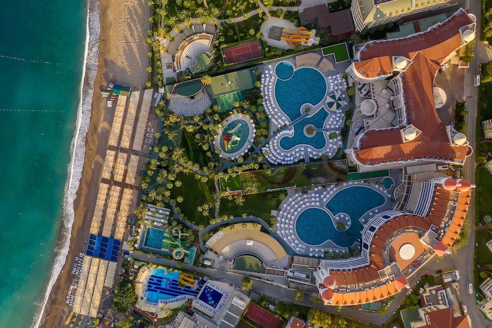 Arycanda Kirman Premium - Ultra All Inclusive — Swimming pool in Okurcalar