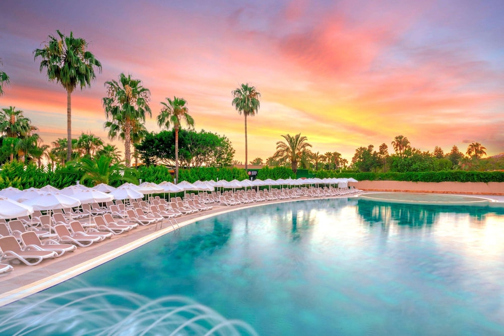 Arycanda Kirman Premium - Ultra All Inclusive — Swimming pool in Okurcalar